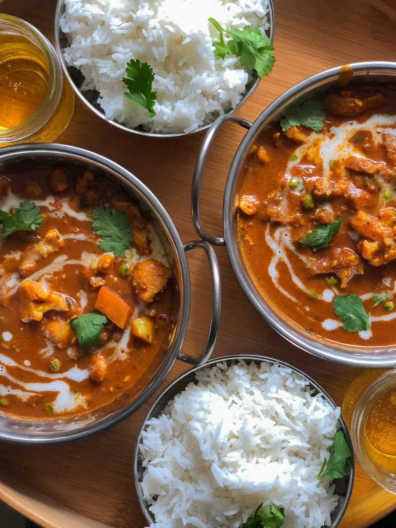 Curry de pois chiches aux épinards — plat végétarien riche en protéines, 526 kcal