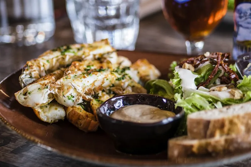 Salade de pâtes au thon — déjeuner protéiné à 612 kcal